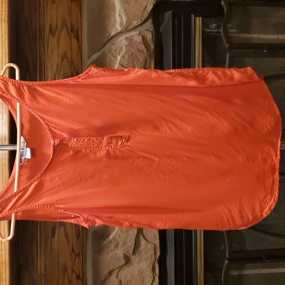 🌷Averroe orange sleeveless top